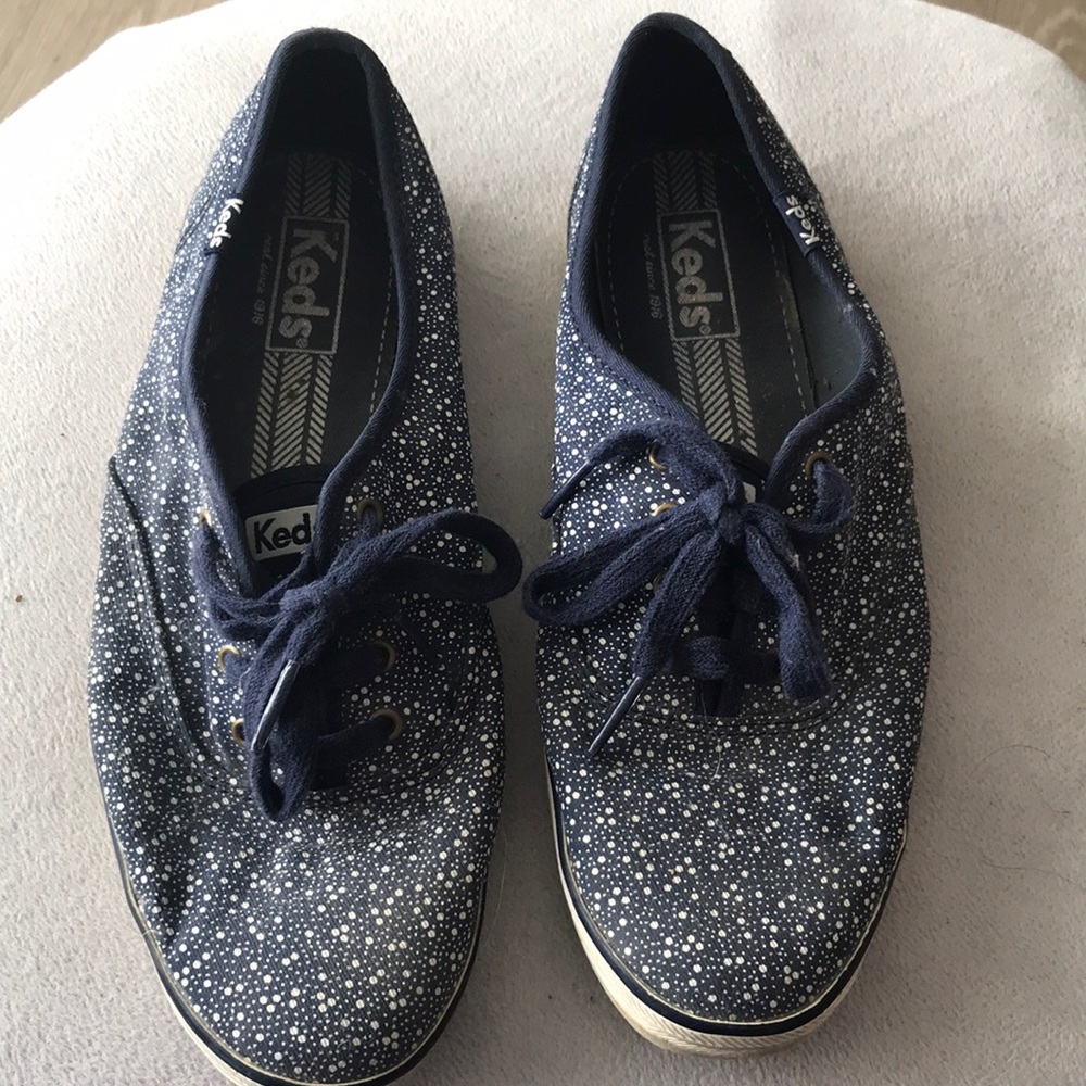 EUC Navy Keds with white scattered spots size 8